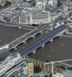 Inauguran en Londres el mayor puente solar del mundo